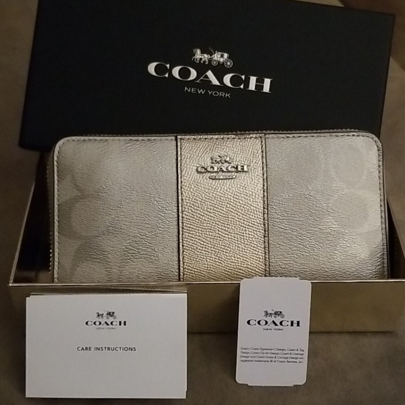 Coach Wallet - Picture 8 of 9